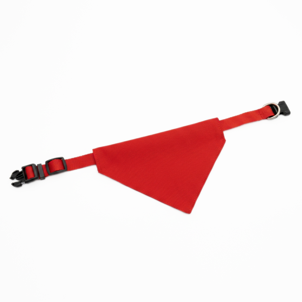 Rotes dreieckiges Bandana mit verstellbaren Trägern, perfekt für Haustiere oder Modeaccessoires.